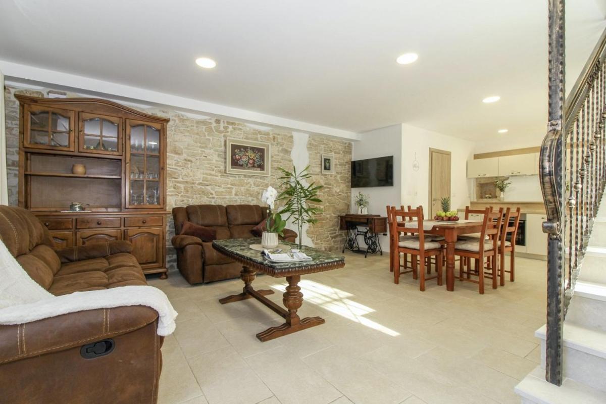 Villa Olea In Barat - Haus Fuer 6-8 Personen กานฟานาร์ ภายนอก รูปภาพ