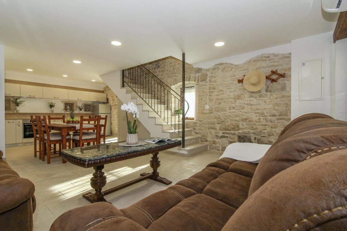 Villa Olea In Barat - Haus Fuer 6-8 Personen กานฟานาร์ ภายนอก รูปภาพ