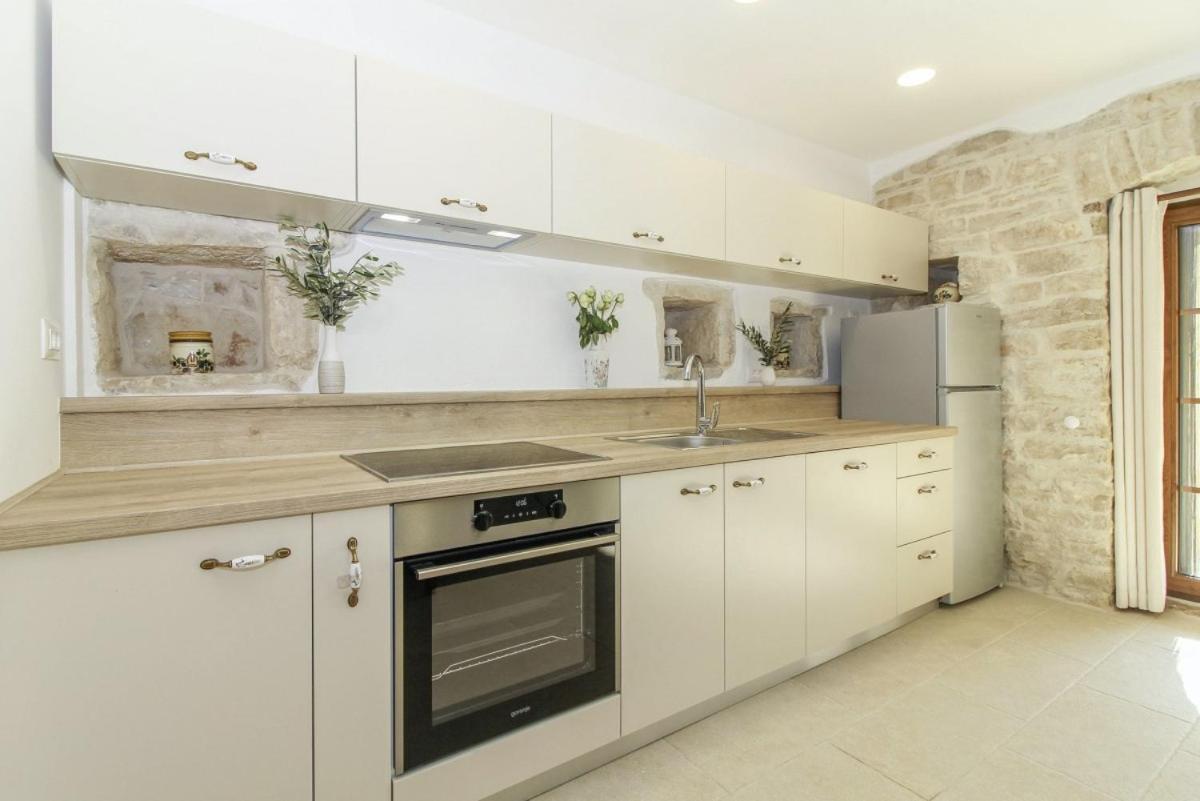 Villa Olea In Barat - Haus Fuer 6-8 Personen กานฟานาร์ ภายนอก รูปภาพ