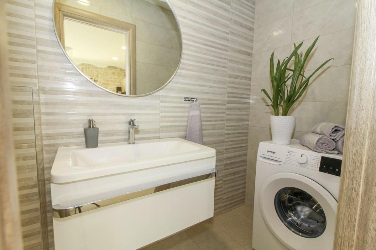 Villa Olea In Barat - Haus Fuer 6-8 Personen กานฟานาร์ ภายนอก รูปภาพ