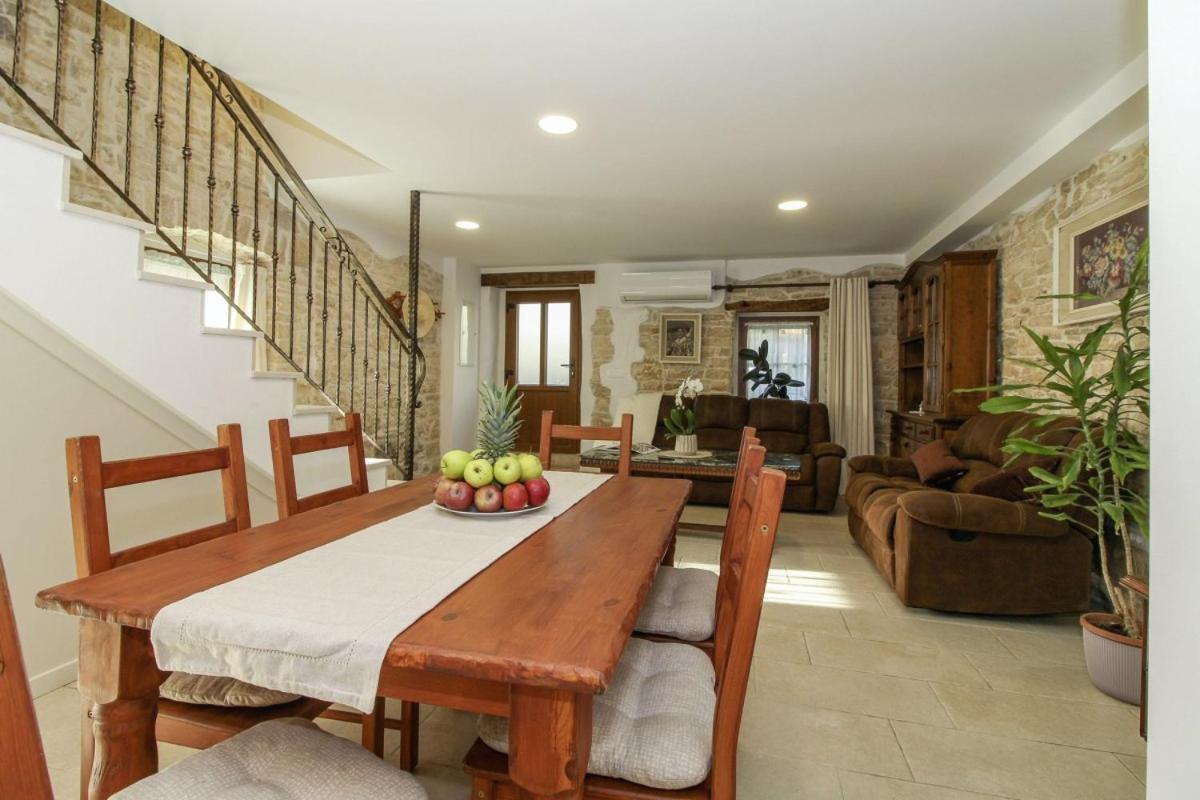 Villa Olea In Barat - Haus Fuer 6-8 Personen กานฟานาร์ ภายนอก รูปภาพ