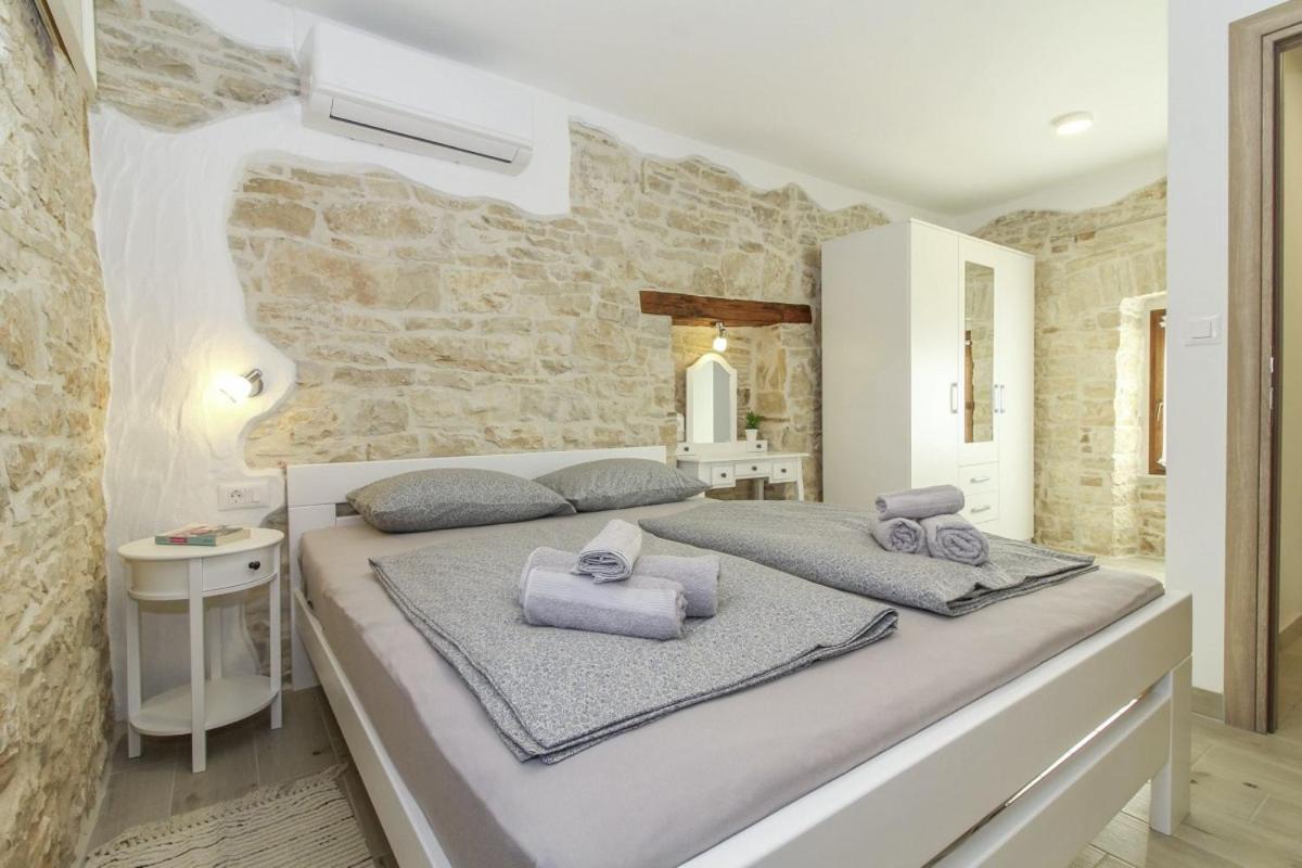 Villa Olea In Barat - Haus Fuer 6-8 Personen กานฟานาร์ ภายนอก รูปภาพ