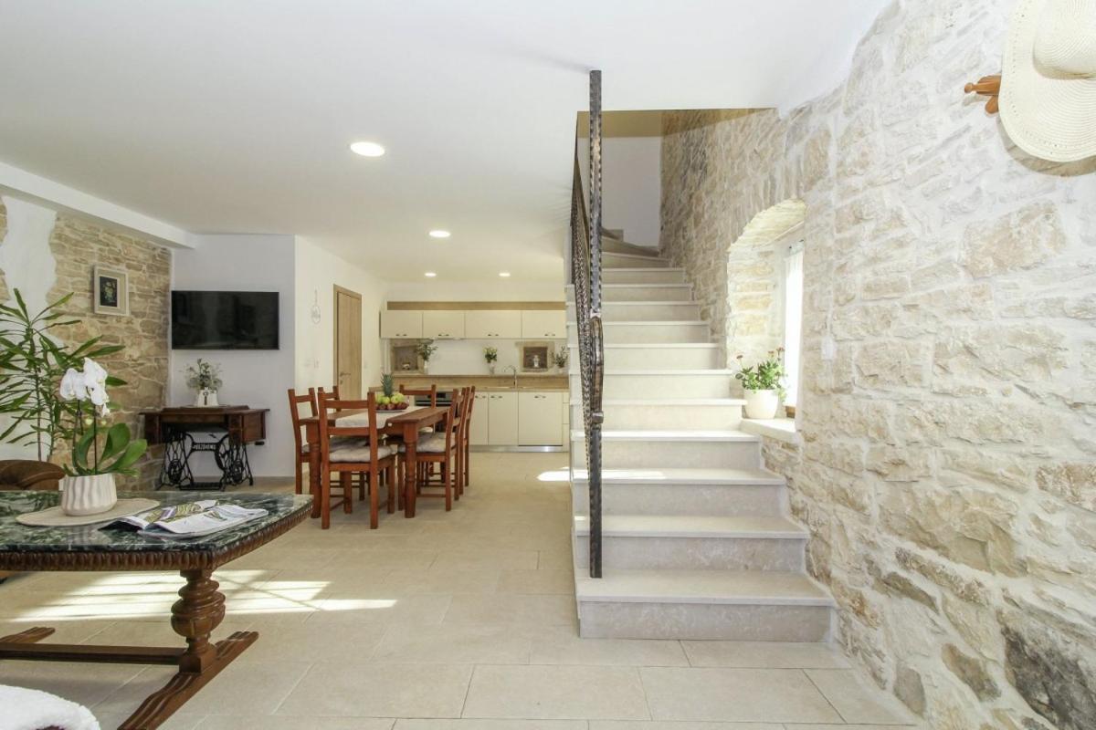 Villa Olea In Barat - Haus Fuer 6-8 Personen กานฟานาร์ ภายนอก รูปภาพ