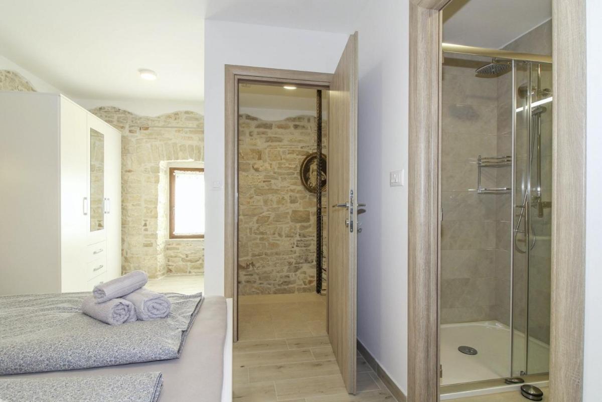 Villa Olea In Barat - Haus Fuer 6-8 Personen กานฟานาร์ ภายนอก รูปภาพ