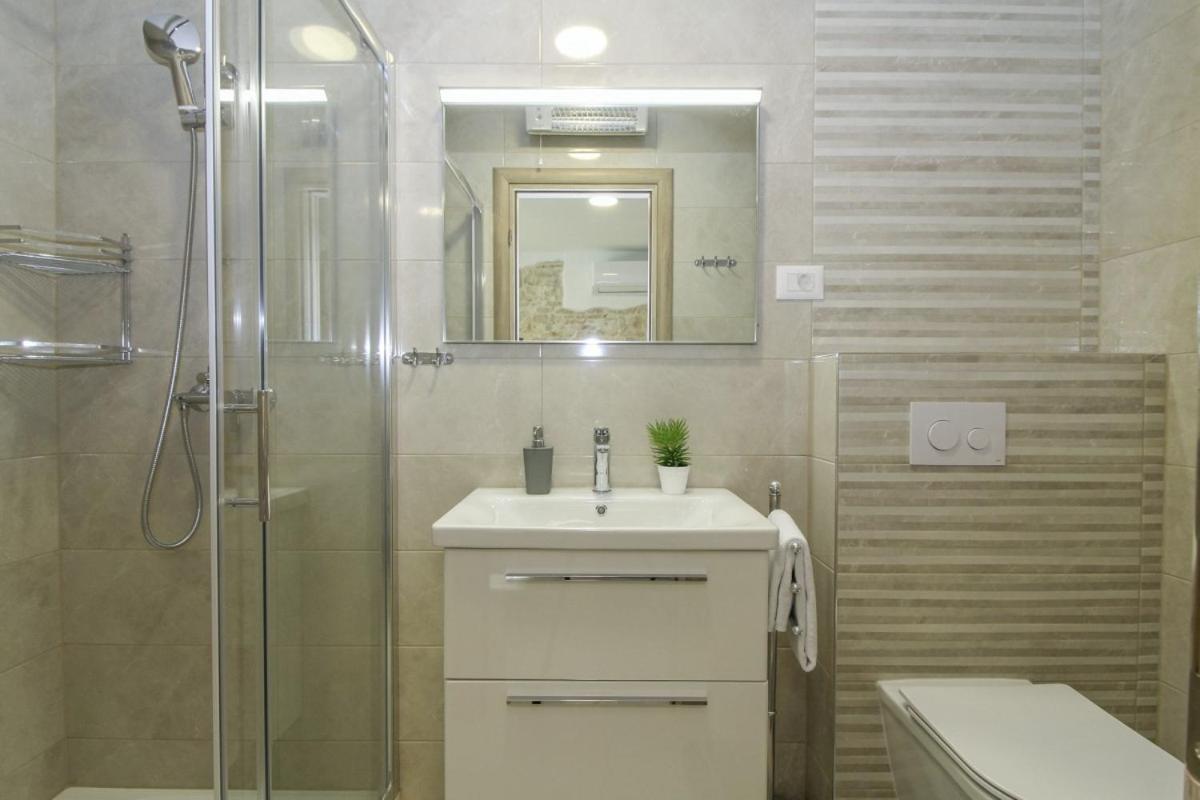 Villa Olea In Barat - Haus Fuer 6-8 Personen กานฟานาร์ ภายนอก รูปภาพ