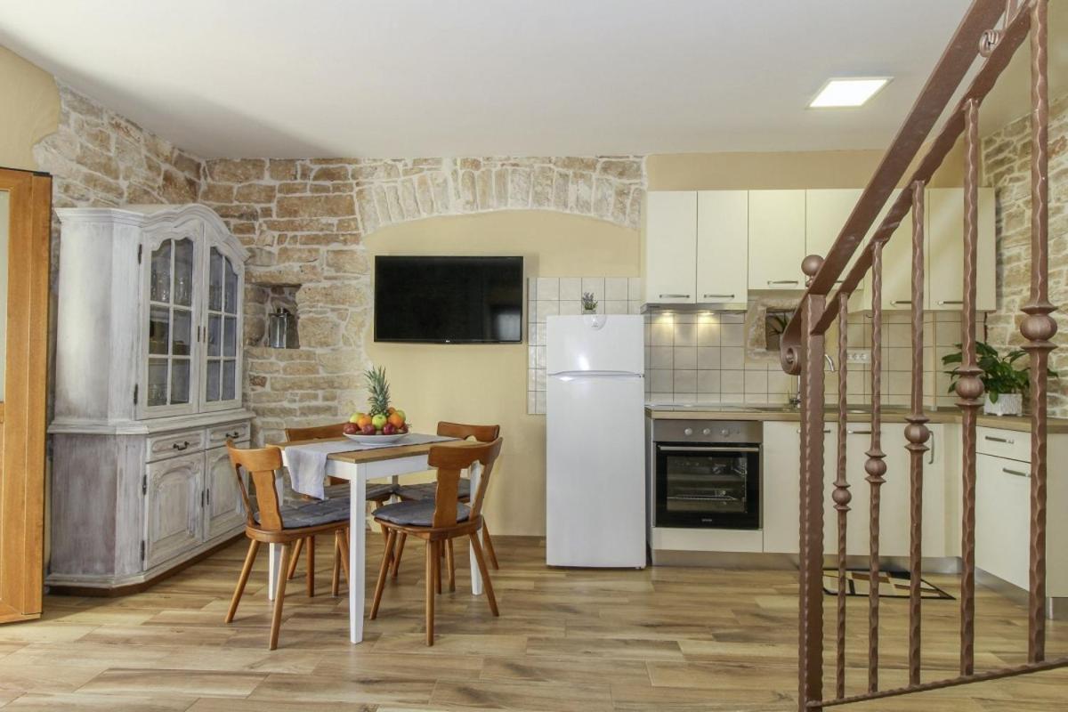 Villa Olea In Barat - Haus Fuer 6-8 Personen กานฟานาร์ ภายนอก รูปภาพ
