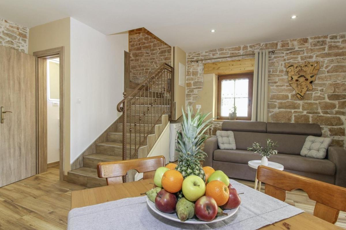 Villa Olea In Barat - Haus Fuer 6-8 Personen กานฟานาร์ ภายนอก รูปภาพ