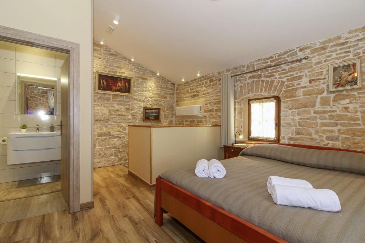 Villa Olea In Barat - Haus Fuer 6-8 Personen กานฟานาร์ ภายนอก รูปภาพ