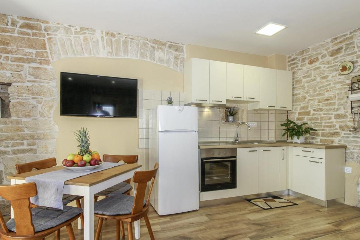 Villa Olea In Barat - Haus Fuer 6-8 Personen กานฟานาร์ ภายนอก รูปภาพ