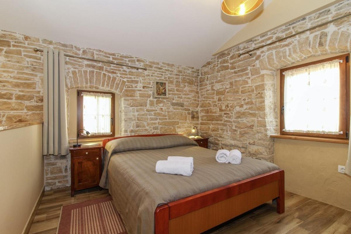 Villa Olea In Barat - Haus Fuer 6-8 Personen กานฟานาร์ ภายนอก รูปภาพ