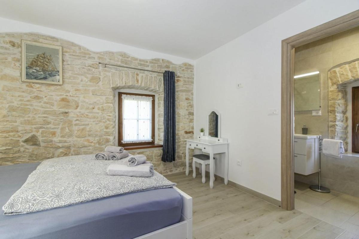 Villa Olea In Barat - Haus Fuer 6-8 Personen กานฟานาร์ ภายนอก รูปภาพ