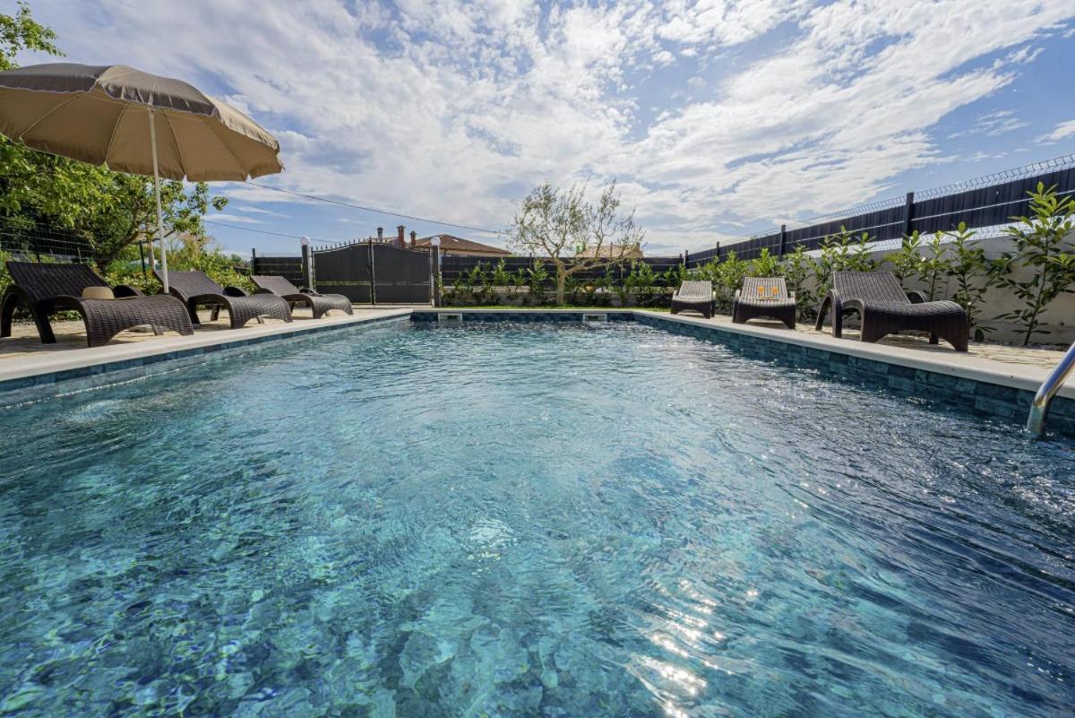 Villa Olea In Barat - Haus Fuer 6-8 Personen กานฟานาร์ ภายนอก รูปภาพ