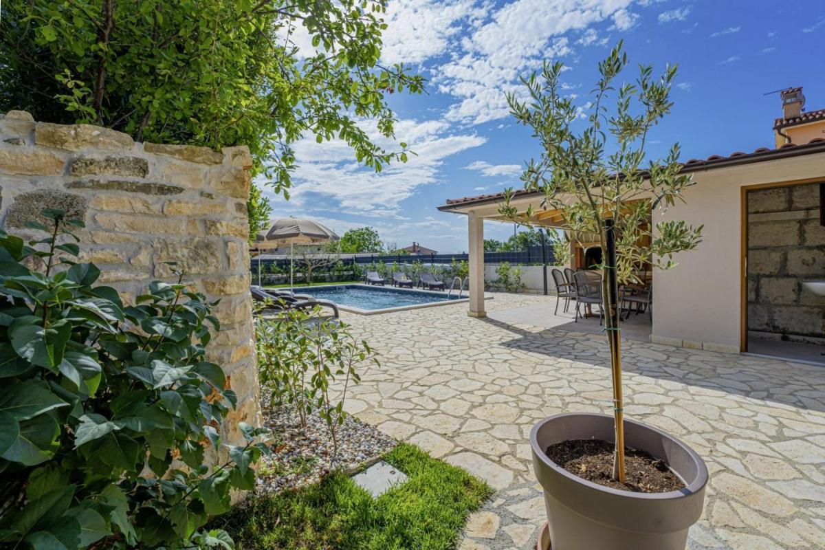 Villa Olea In Barat - Haus Fuer 6-8 Personen กานฟานาร์ ภายนอก รูปภาพ