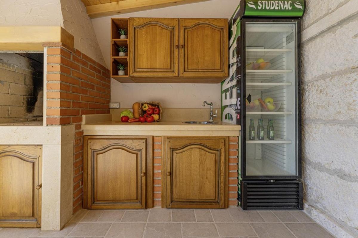 Villa Olea In Barat - Haus Fuer 6-8 Personen กานฟานาร์ ภายนอก รูปภาพ