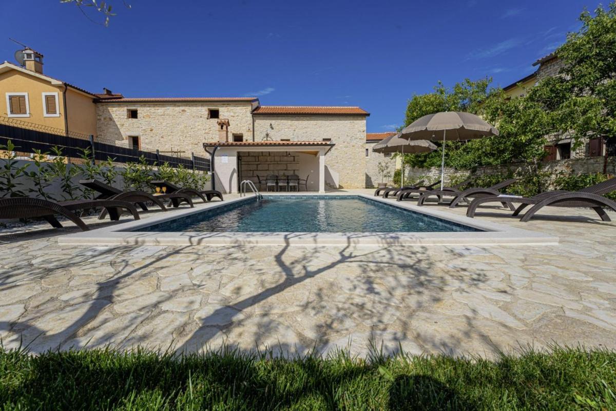 Villa Olea In Barat - Haus Fuer 6-8 Personen กานฟานาร์ ภายนอก รูปภาพ
