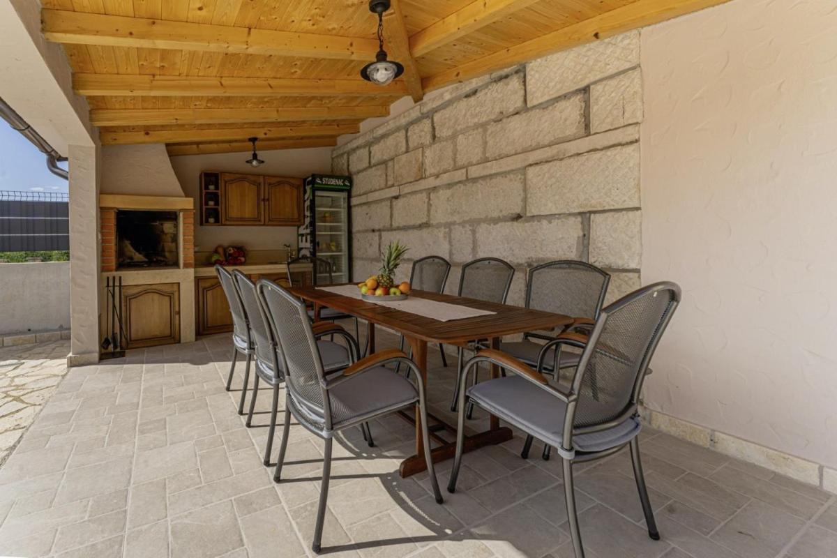 Villa Olea In Barat - Haus Fuer 6-8 Personen กานฟานาร์ ภายนอก รูปภาพ